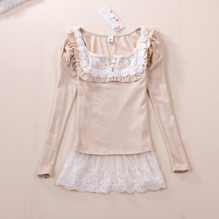 我有一件灰色的大V领针织衫,想找一件里面配的