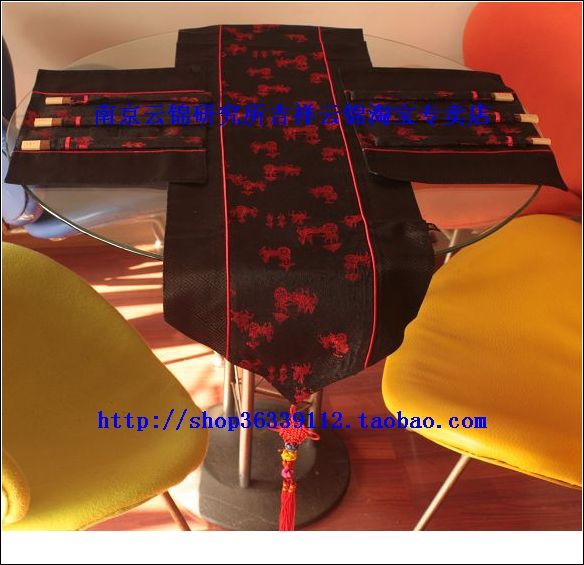 禮品 工藝品 南京特産 南京雲錦研究所 吉祥雲錦 桌旗四件套現貨在類目 居家布藝, 餐桌布藝, 桌旗中 - 來自Buy2taobao.com提供專業的淘寶代購服務