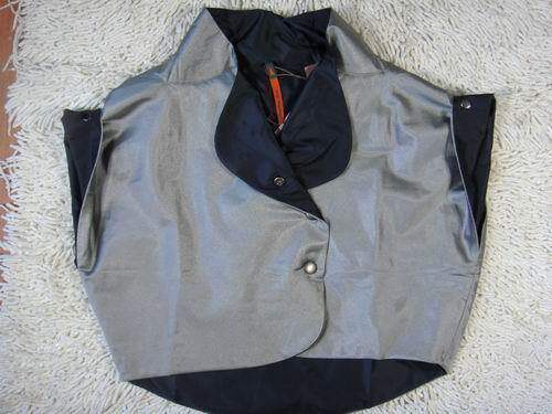 ★明星感の百搭黑色W形收腹小<em>马甲</em>,挂脖式亮