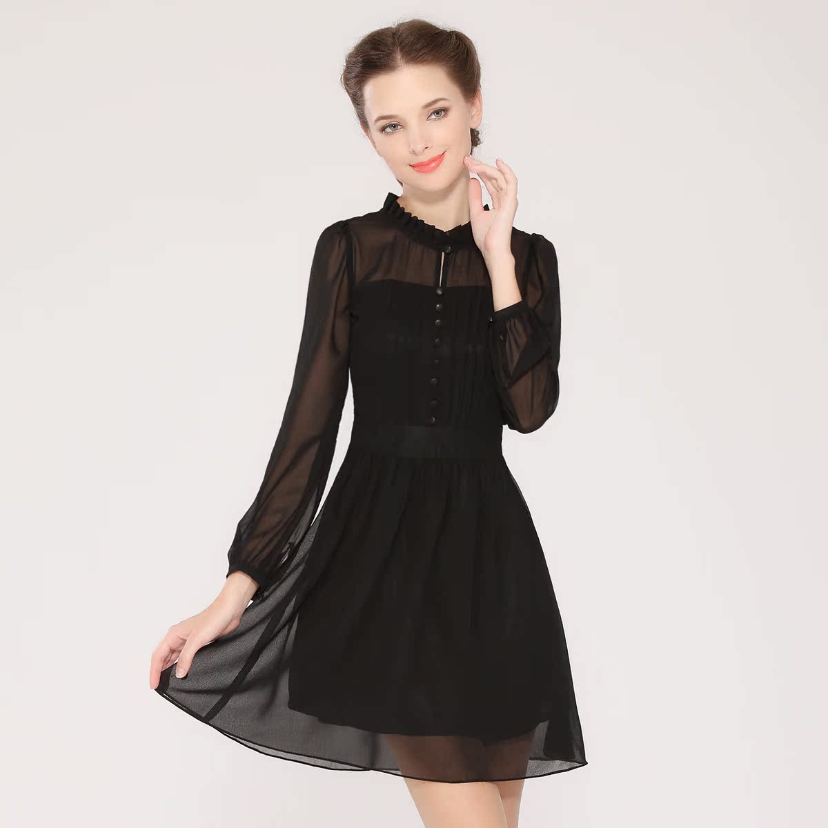 Чёрное шифоновое платье с длинным рукавом