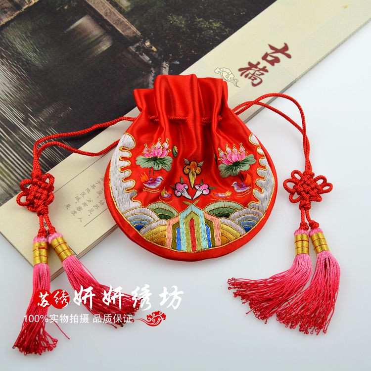 新店特價手工繡花福袋香囊蘇繡成品蘇州刺繡寶寶胎發包出國禮品在類目 居家布藝, 刺繡套件, 蘇繡中 - 來自Buy2taobao.com提供專業的淘寶代購服務