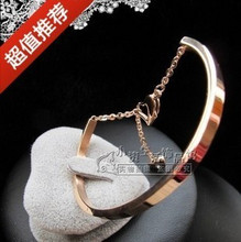 Cartier pulsera de titanio de acero Cartier pulsera de mujer amor rosa sección de oro contra el brazalete especial
