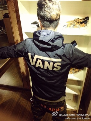 上下架计划:2014原宿风VANS死飞速干3M反光侧身迷彩拼接冲锋衣风衣外套男女款