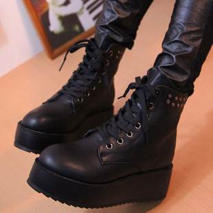  秋冬季新款欧美系带马丁靴女机车靴纯色厚底松糕鞋铆钉短靴女靴子