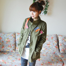 2011秋冬装新品 新款女装胸章设计欧美修身军装中长款风衣外套