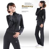 09新款adidas 女式黑色灰筋瘦身运动套装/运动服335