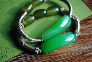  「 青衣、 」 水润花绿玛瑙牌 手工作旧纯银镯子