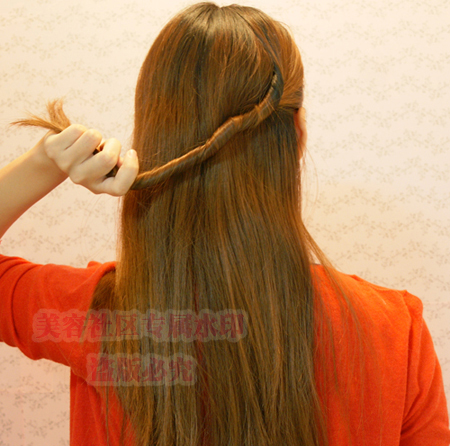 【<em>梳头</em>】盘发热:史上最<em>简易发型</em>,让你一周7天