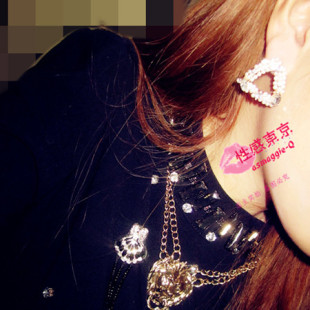  ▇性感东京▇韩国 名媛风 小珍珠钻石拼三角造型 气质耳钉