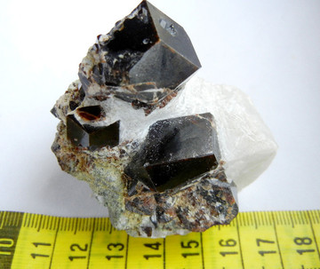 天然矿物晶体标本 石榴子石 原石奇石矿石 石头收藏 观赏石