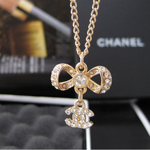 Contador con los modelos femeninos nuevos Chanel Chanel doble C arco completo de collar de diamantes K chapado en oro con la norma