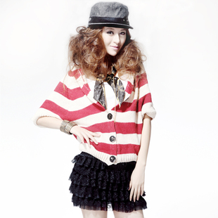 我看到别人穿一款红色条纹毛衣<em>开衫</em>,很喜欢,衣