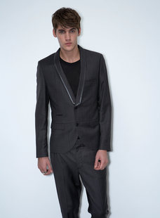 速求全身服装,内外上下。搭配风格;成熟大方,男