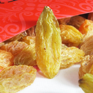  零食新疆特产果干提子干树上黄冬海红绿葡萄干200克满68包邮