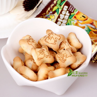  零食特产食品马来西亚进口EGO金小熊巧克力口味灌心饼干10g