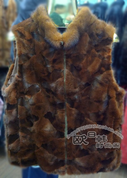 滩羊毛 短外套 大<em>帽子</em> 大红色 难得戴帽款,狐狸