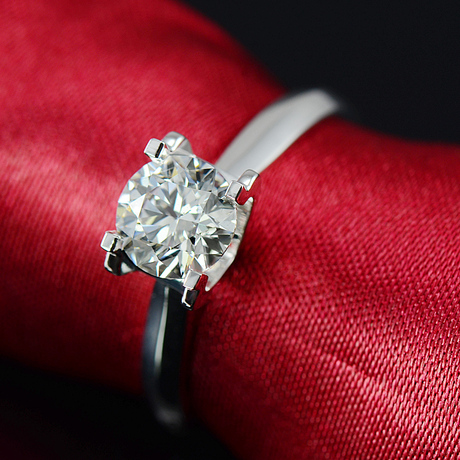 美伊 18K金四爪牛头钻石结婚戒指 显大款式钻