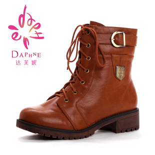  Daphne/达芙妮 冬系带金属扣装饰PU马丁女短靴DAE260810009