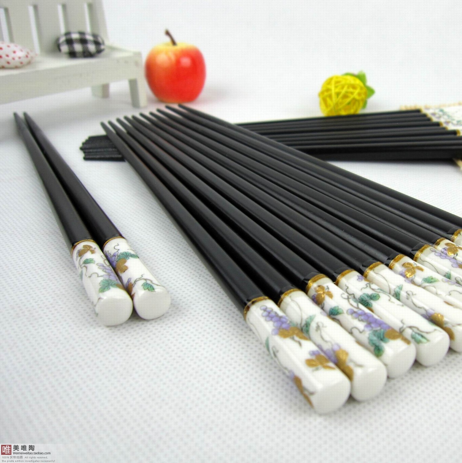 Exit Japan chopsticks high quality Outline in gold Ceramic handle Japanese chopsticks Gilding chopsticks food Choi Jin fruit chopsticksin the Tableware , Tableware , Chopsticks category - from Buy2taobao.com to provide professional Taobao agent buy service