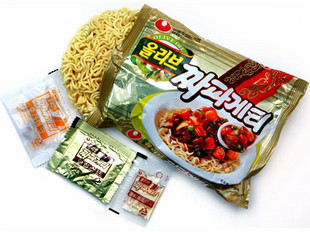  韩国进口 农心袋装炸酱面 方便面 快餐面 速食140g面饼 原汁原味