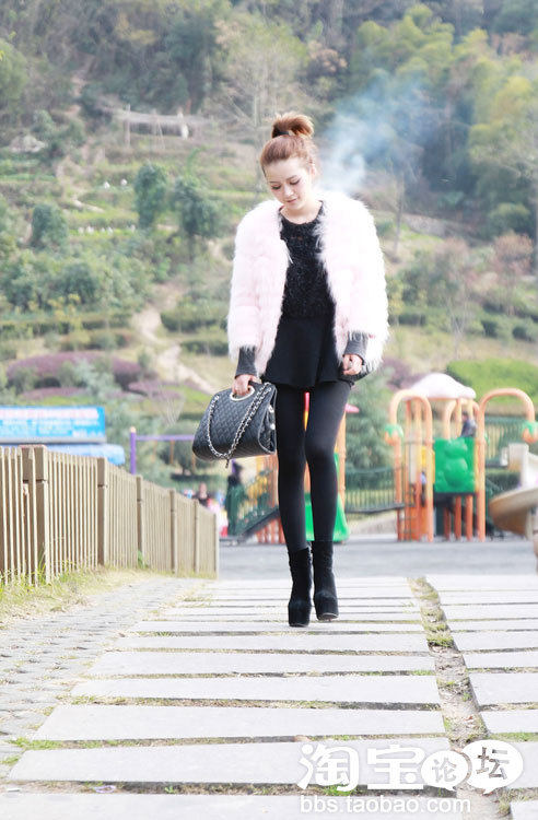 1泵在脸上<em>分</em>点点<em>开</em>(额头、两颊、鼻子、下颚)