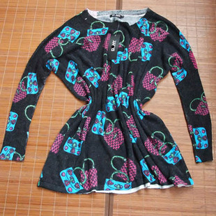 黑色毛茸茸大款毛衣,很舒服,不是那种劣质的,很