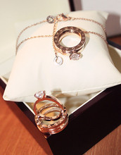 Dos tienen un diseño único anillo de collar Song Li Po de lujo Bvlgari clásico de titanio anillo de diamantes anillo de la cola