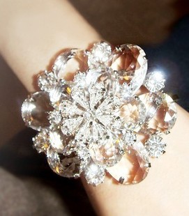 High-end luxury goods! Korea imported must us Super dimensional Crystal snowflakes bracelet wrist flowers