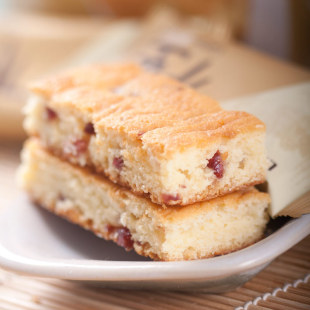  韩国进口食品 乐天酸梅蛋黄派120g(6枚) 奶酪蛋糕酸甜 奶油打糕