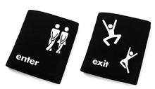 ���ִ�Ӣ��ENTER AND EXIT �¾����º�ɫ����Ǯ��
