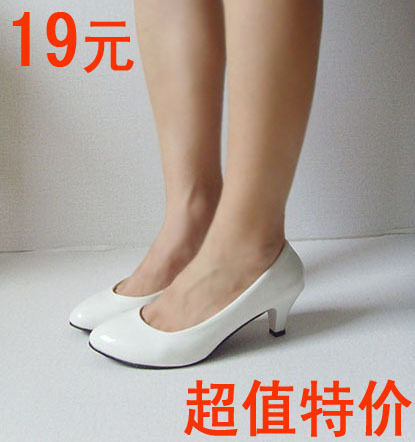 49号鞋坊  女鞋 ~经典大方款粗跟中跟通勤工作鞋 女式单鞋