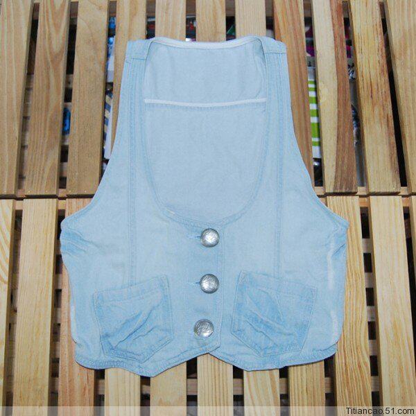 ★明星感の百搭黑色W形收腹小<em>马甲</em>,挂脖式亮