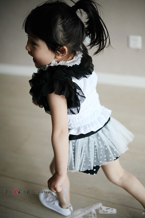 Ducci设计.<em>黑白点短裤裙</em>.第2批 价格:39.00