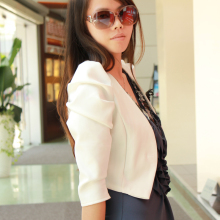 一粒扣百搭中袖短款小外套白色小西装修身女泡泡袖耸肩无领小西服