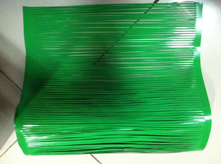 气球编织绿草 9.8元一斤能做1000多束苹果球
