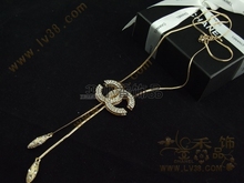 Europeos y americanos grande doble C de Chanel CHANEL jersey collar de cadena con diamantes