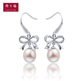  周大福官方正品年青专区镶珍珠浪漫蝴蝶结925银耳环AQ 32608