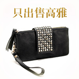 <span class=H>达芙妮</span> 新款仿羊皮仿真皮女包铆钉手拿包晚宴包长款<span class=H>钱</span>包女包