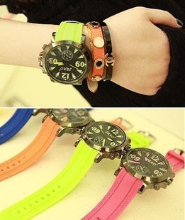  28元包邮韩版 潮流时尚可爱糖果色女款电子手表手表 休闲运动款
