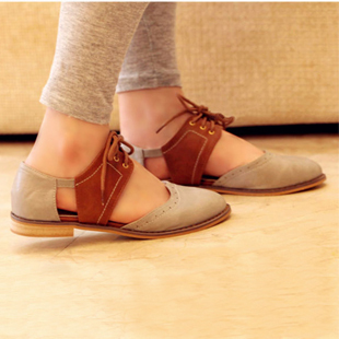 拼色镂空系带平底鞋...