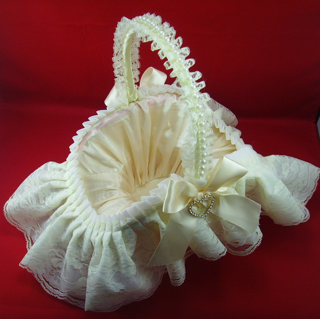 Special Offer Large Pearl heart-shaped Lace Lotus leaf Willow hand basket Oval rattan basket Bridesmaid basketsin the Flower delivery/Flowers simulation/Plants gardening , Wedding flower arrangement , Wedding baskets category - from Buy2taobao.com to provide professional Taobao agent buy service