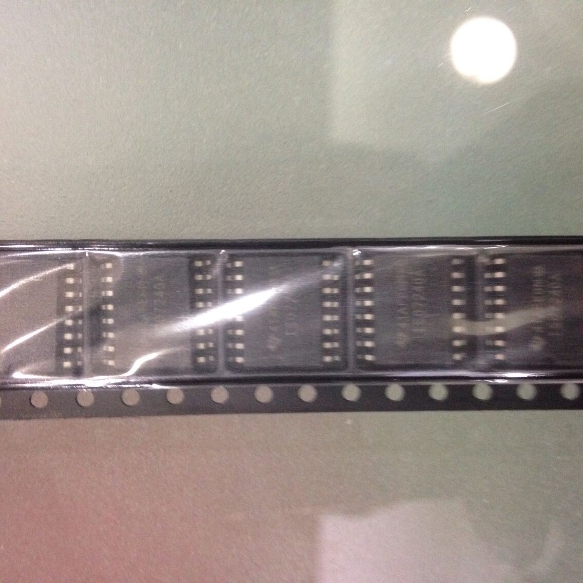 iso7240adwr so16-7.2mm 数字隔离器 iso7240adw iso7240a