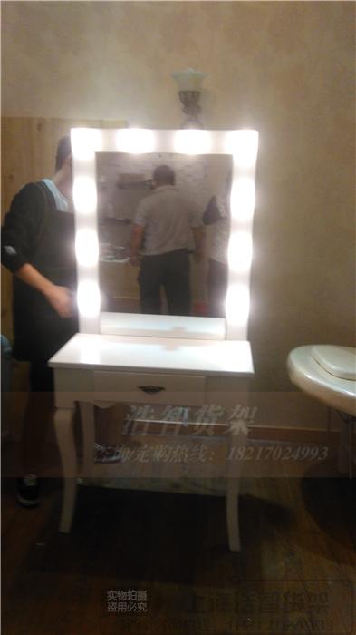 梳妆桌木质影楼带灯化妆台理发店化妆台 带灯梳妆台发廊理发台可在类目 商业/办公家具, 发廊/美容家具, 理发镜台中 - 来自Buy2taobao.com提供专业的淘宝代购服务