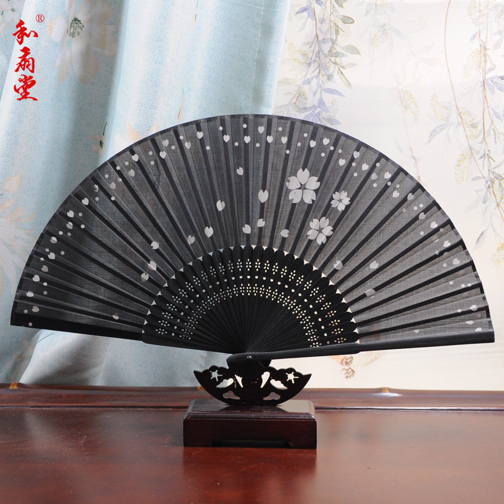和扇堂折扇 日式扇子和风女式绢扇工艺礼品扇 樱花小扇紫外光变色在类目 居家日用, 扇/迷你风扇/配件/冰垫/冰贴, 扇子中 - 来自Buy2taobao.com提供专业的淘宝代购服务