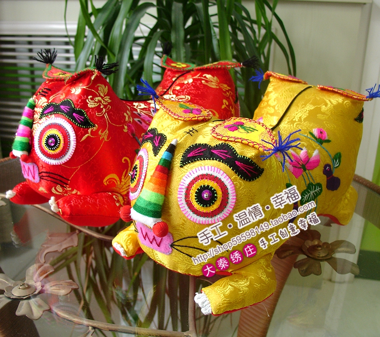 golden Cloth tiger Newborn men and women Baby full moon One hundred days The age of celebrate a birthday Caught Week gift nongovernmental Handicraftin the Arts and crafts , Folk arts and crafts Features , Cloth tiger category - from Buy2taobao.com to provide professional Taobao agent buy service