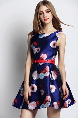 标题优化:欧美女装2015夏季新品花卉印花圆领修身背心裙公主裙送腰带特价
