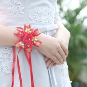 新娘手上面带的花娘结婚姐妹团手花环，手工婚礼小清新腕花韩式