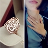 小香大山茶花镂空宽戒指环，钛钢镀玫瑰金欧美(金欧美)复古独特个性时尚