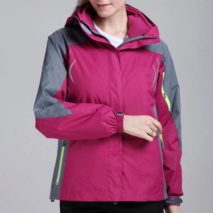 正品冲锋衣女士三合一户外登山服装防风防水保暖加厚外套冬季带帽在类目 户外/登山/野营/旅行用品, 户外服装, 冲锋衣裤, 冲锋衣中 - 来自Buy2taobao.com提供专业的淘宝代购服务