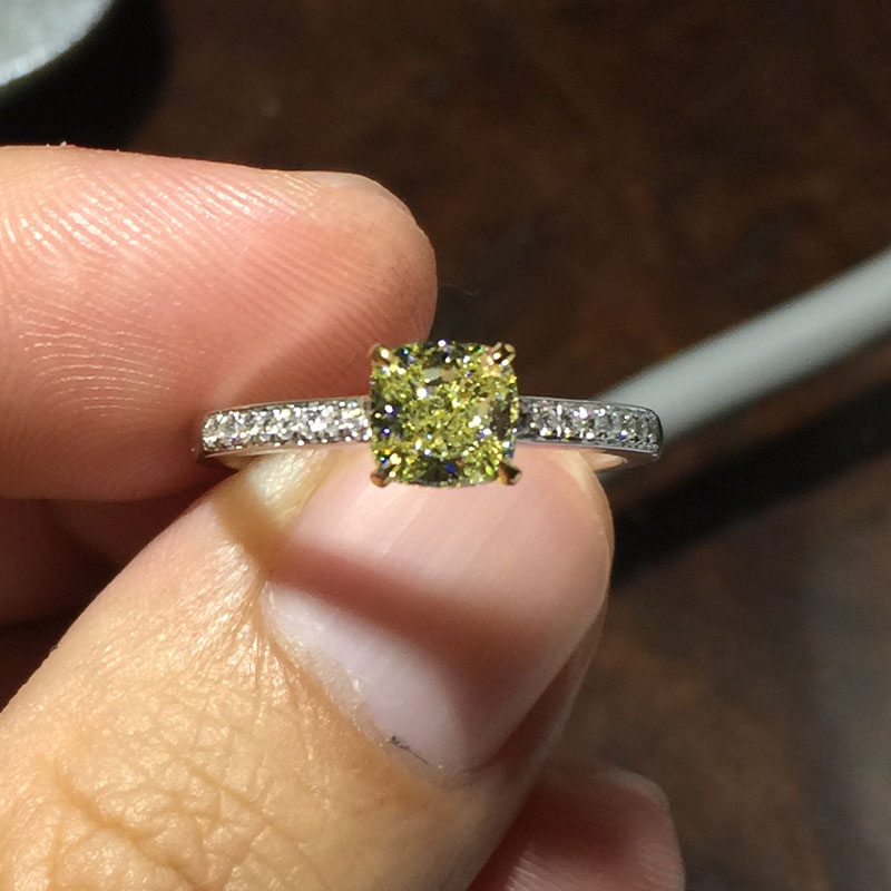 CY宝饰 枕型黄钻简约款群镶订婚戒指PT900/18K彩钻订制戒托在类目 珠宝/钻石/翡翠/黄金, 钻石首饰(新), 手饰中 - 来自Buy2taobao.com提供专业的淘宝代购服务
